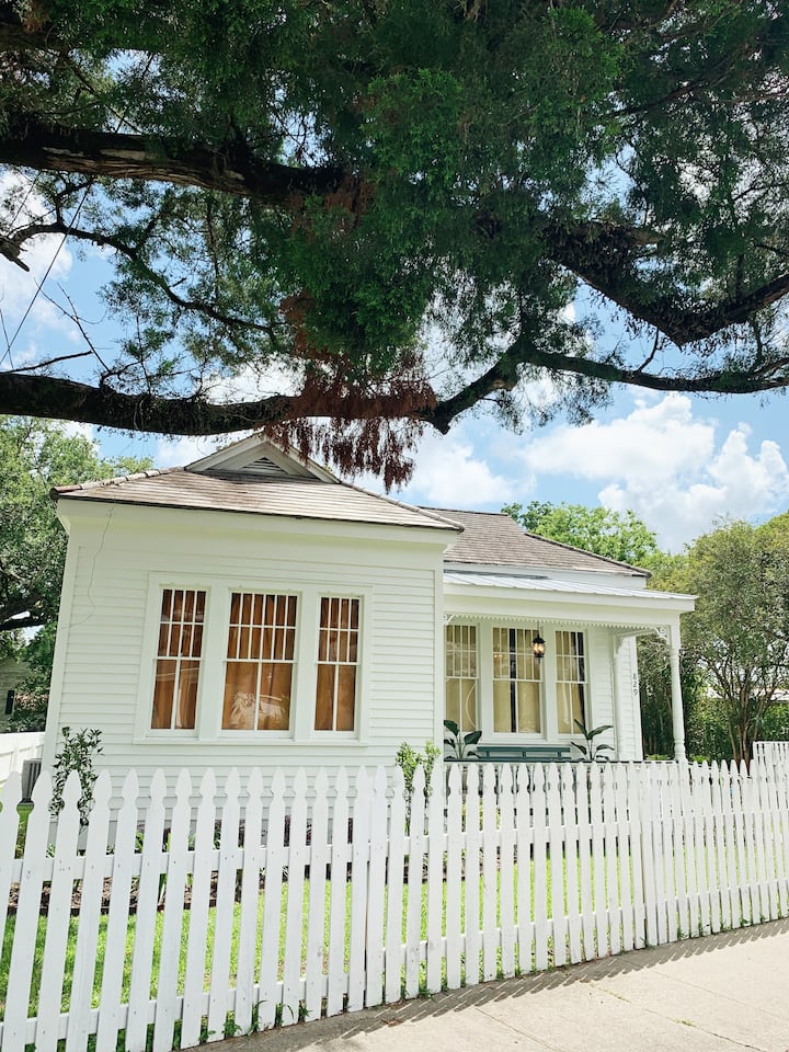 Historic Louisiana Cottage | Downtown New Iberia - New Iberia, LA