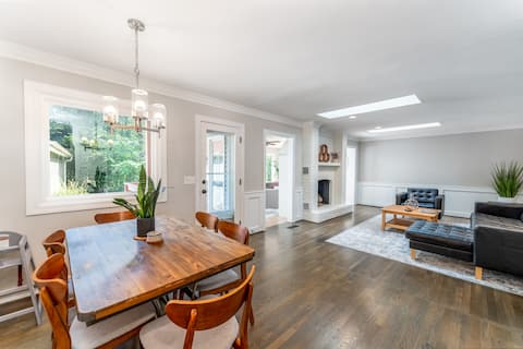 Charming Newly Renovated Starmount Forest Home