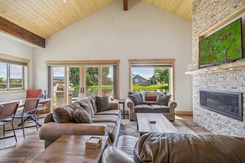 Successful Airbnb property: Lakefront • Hot Tub • Chef's Kitchen • AC in Pagosa Springs