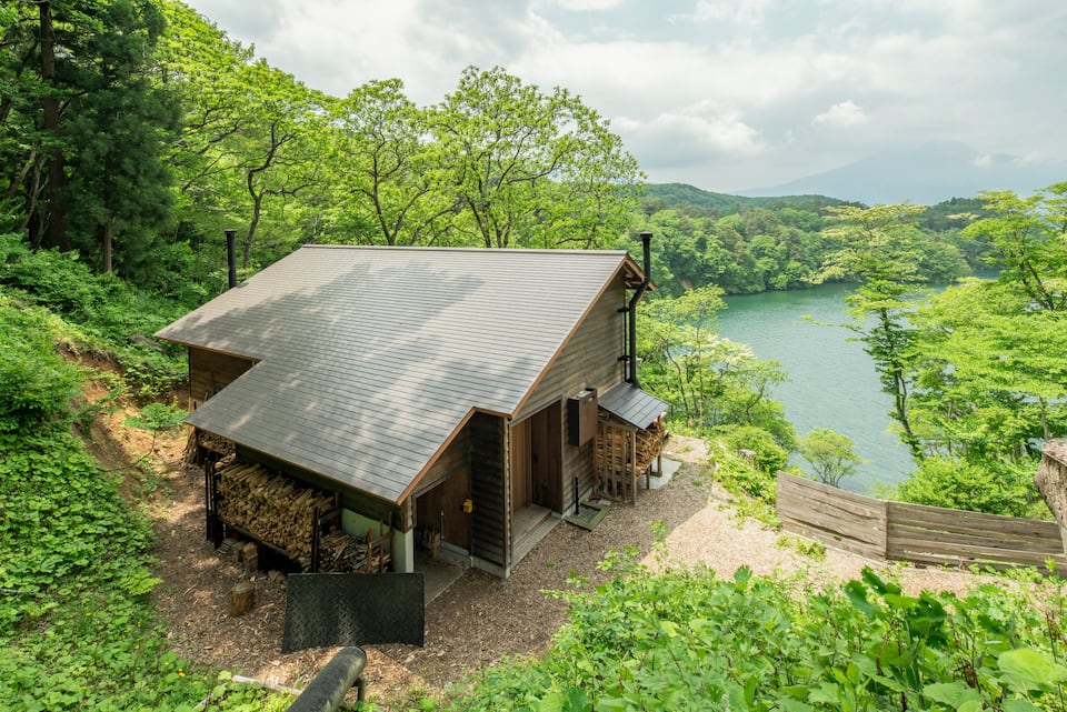 A lakeside cabin with a wood-fired sauna, Lake Nojiri, Nagano, Japan, photo 4 of 10