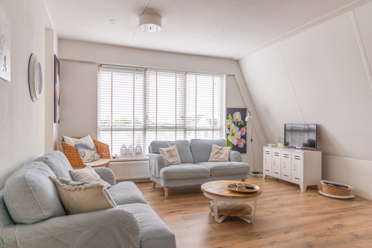 Popular Airbnb listing: Petten Beach 13 close to the beach! in Petten Centrum En Korfwater