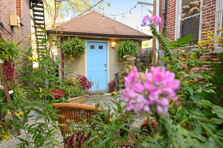 Unbelievably Charming Tiny Home W/ Homemade Bread - Wilmington, DE