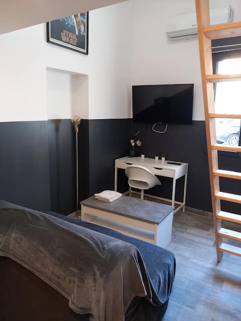 Annonce Airbnb populaire: Ground floor – Studio between city center and Calanques à Marseille