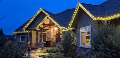 Chehalem Valley Lodge on 1/2 acre, 3 BR 2.5 BA