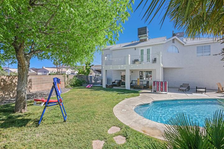 5BR/3BA NEW Game Room, Pool + Arcade + Fire Pit! gallery image 5