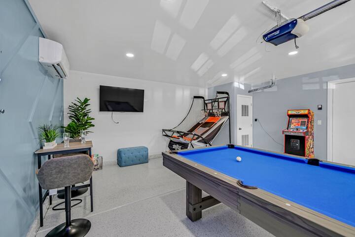 5BR/3BA NEW Game Room, Pool + Arcade + Fire Pit! gallery image 2