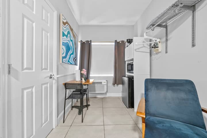 Sobe Studio | Kitchenette | Free Beach Chairs - Miami Beach
