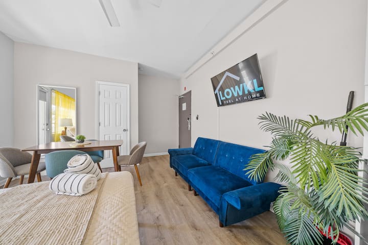 Balcony Studio | Free Beach Chair Rentals At Beach - Miami Florida, Miami Beach