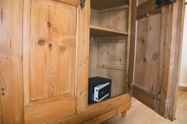 Tunatoa hisia kamili ya usalama katika fleti zetu. Ndiyo sababu tunaruhusu usalama kwa ajili ya utulivu wa akili yako.