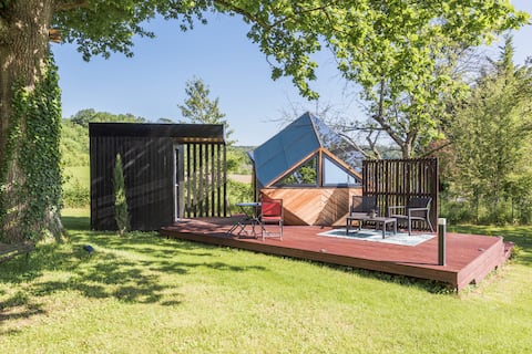 Unusual & romantic lodge with spa 1 hour from Paris