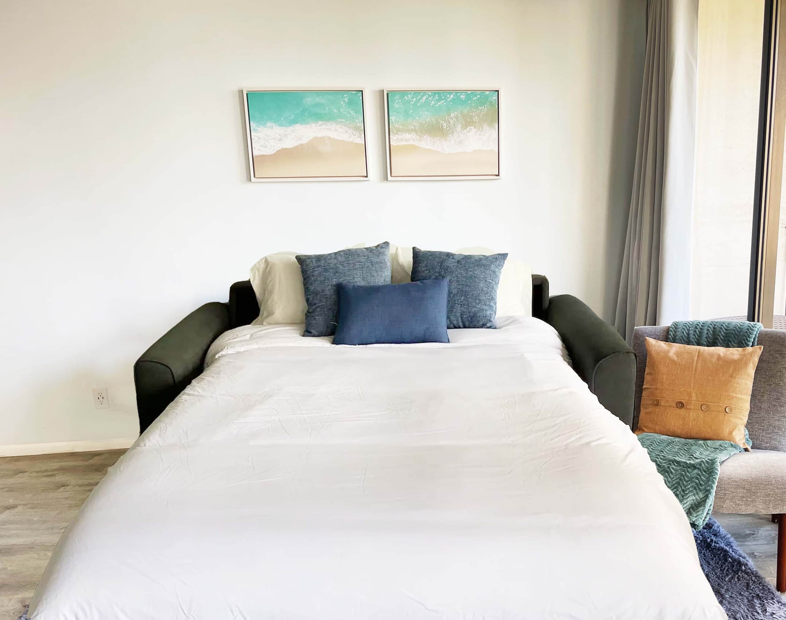 Condo in Honolulu · ★4.94 · 1 bedroom · 2 beds · 1 private bath - Image 5