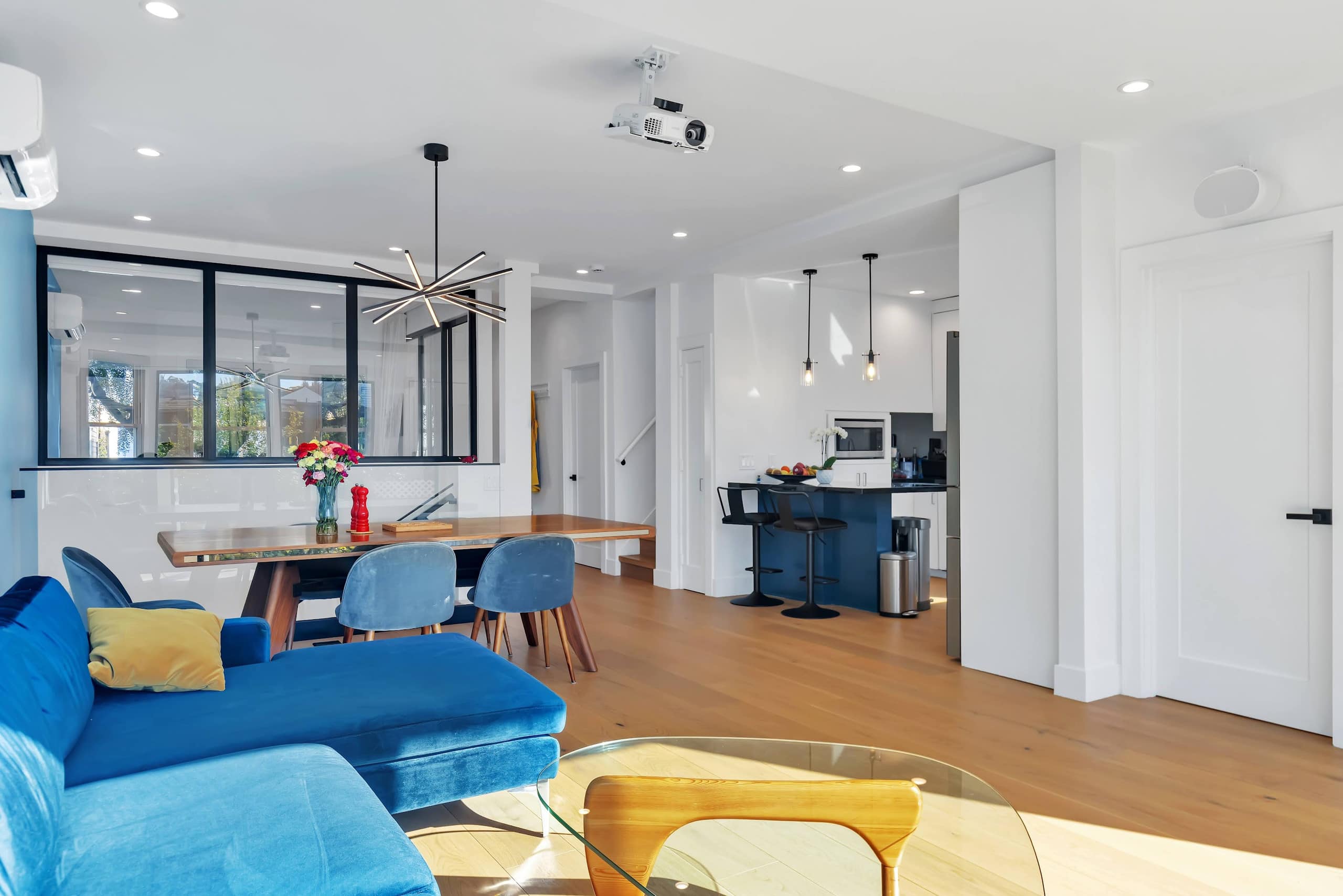 Home in San Francisco · ★5.0 · 5 bedrooms · 4 beds · 3 baths - Image 4