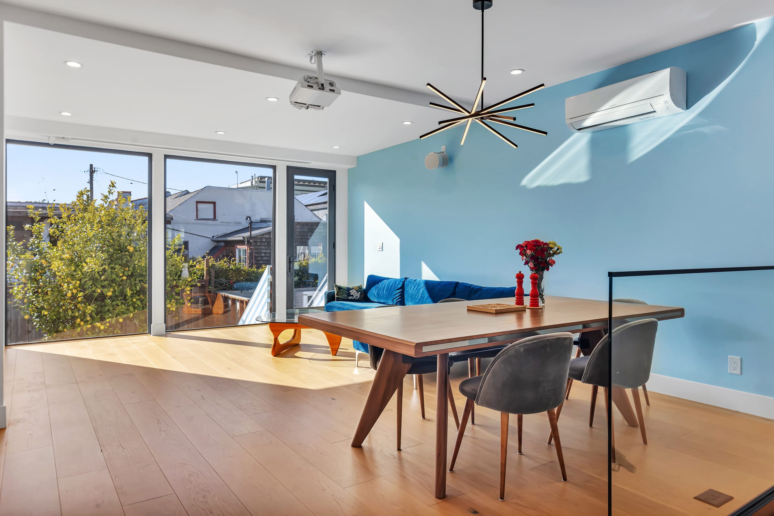 Home in San Francisco · ★5.0 · 5 bedrooms · 4 beds · 3 baths - Image 2