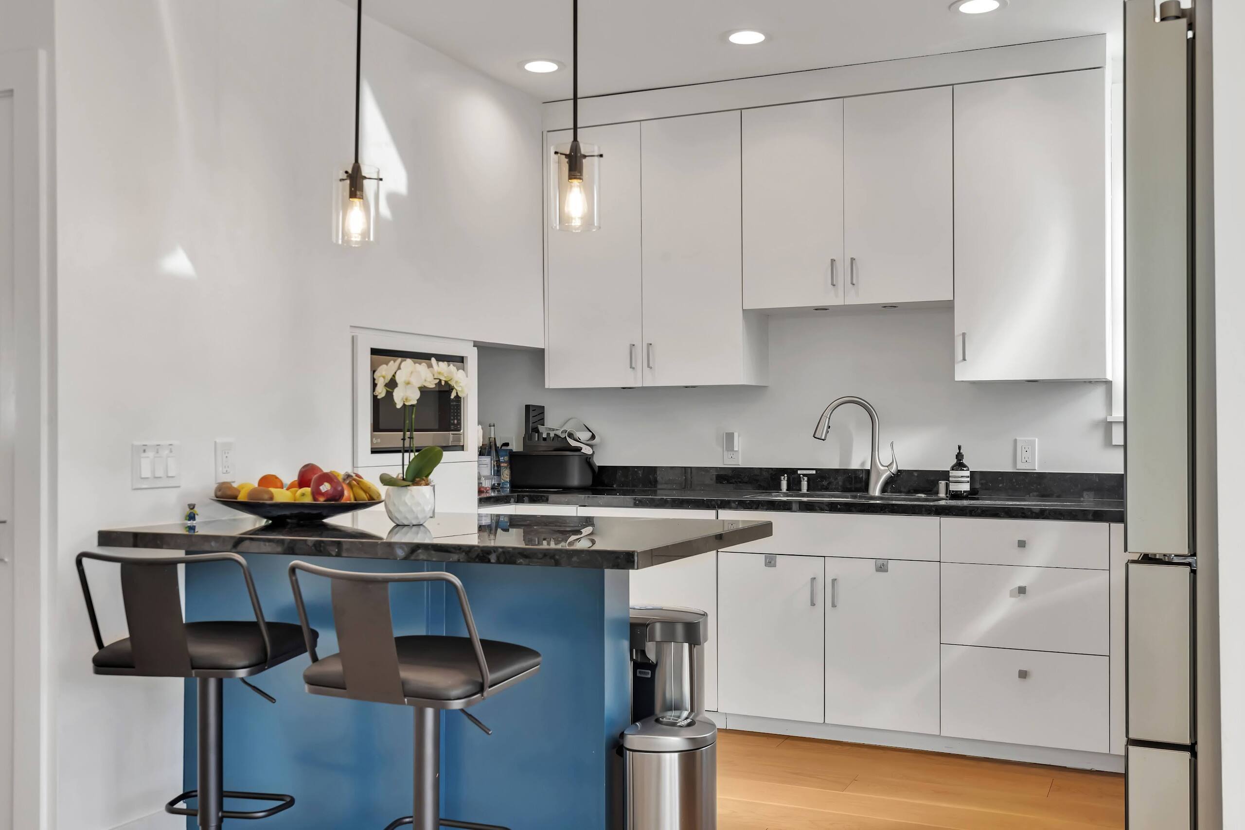 Home in San Francisco · ★5.0 · 5 bedrooms · 4 beds · 3 baths - Image 8