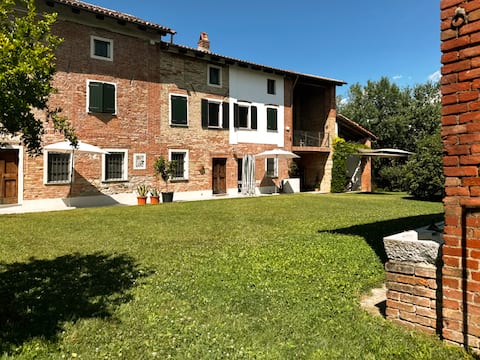 Castelmerlino: poetry among the Monferrato hills