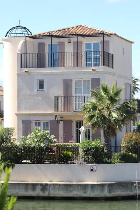 "La Batelière" Between the sea, the Camargue and the canals.