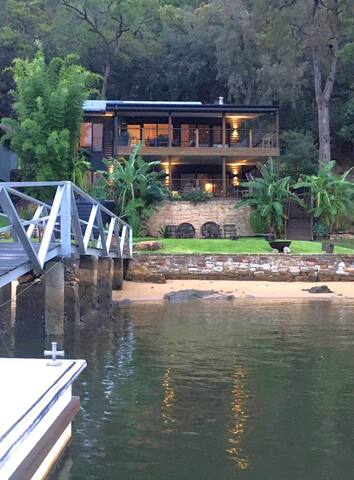 Julians On Coba . Waterfront . Hawkesbury River gallery image 2