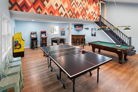 5500 sqft/9 Bed/Retreat/Theater!/Huge Game Room!