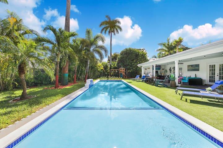 Saltwater Heated POOL, Playground & Game Room!