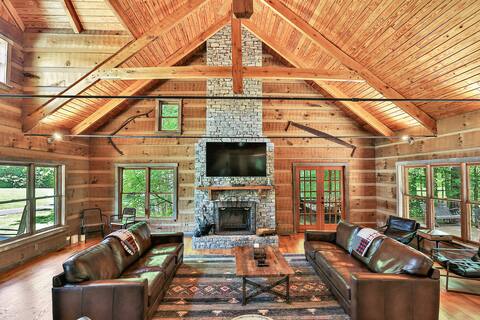 Cabin+Bunkhouse, Sleeps 20+, 4BD 3BA Hot Tub