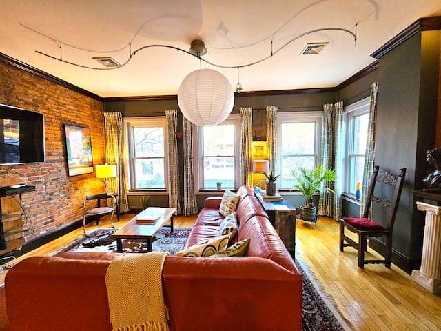 Fort Hill Inn Uber Cool! **Modern City Triplex**