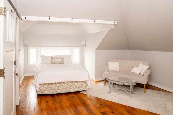 位于顶楼的蜜月套房