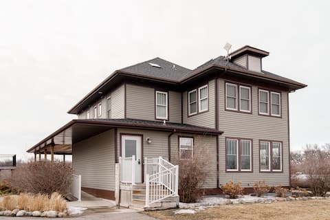 Historic Home overlooking Red River