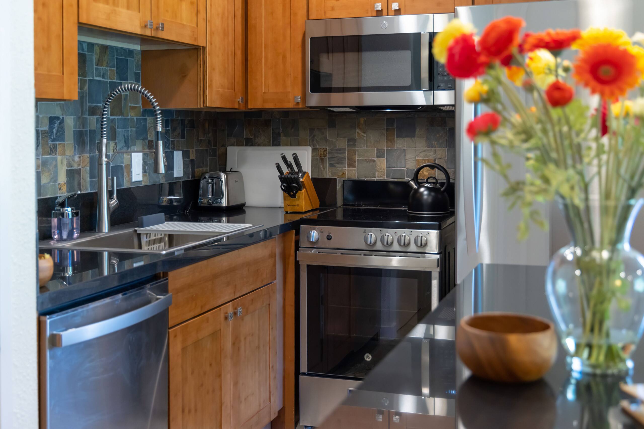 Condo in Kahuku · ★4.99 · 1 bedroom · 2 beds · 1 private bath - Image 5