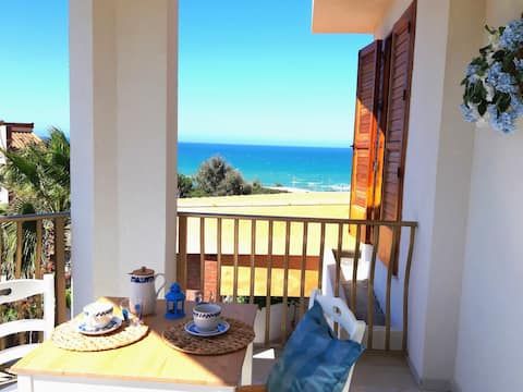 Villa di Eracle terrace overlooking the sea