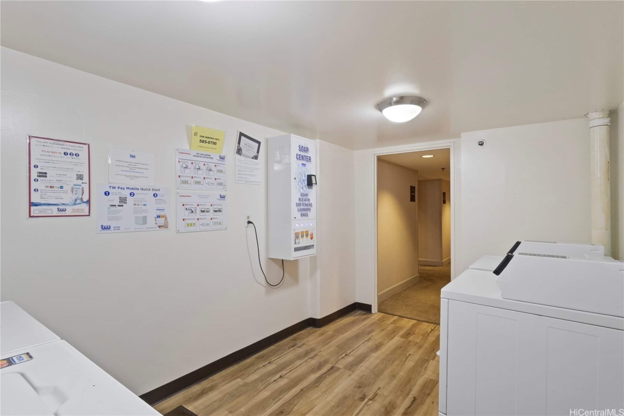 Condo in Honolulu · ★4.94 · 1 bedroom · 2 beds · 1 private bath - Image 16