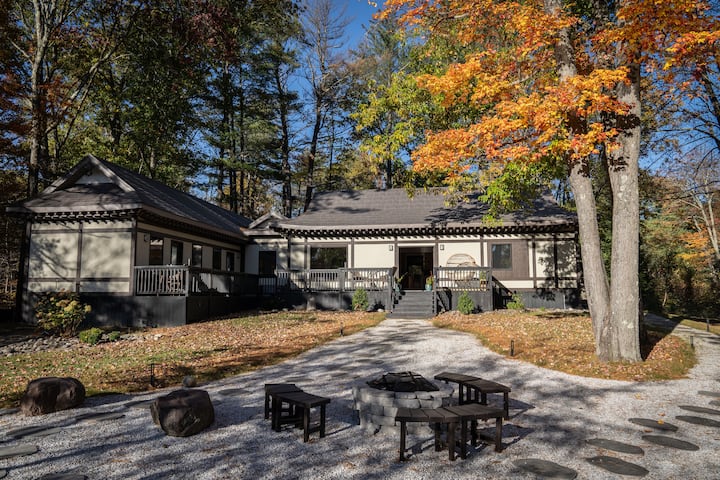 Joy Cottage - 3 Bedroom/3 Bath - Waterfront Property On Buddhist Temple Grounds - キャッツキル, NY