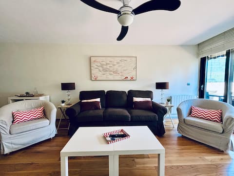 Top Airbnb: Spacious apartment with a terrace and swimming pool en Piélagos