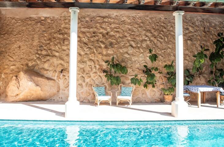 Stunning Villa & Garden w/ Pool & Sweeping Views gallery image 2