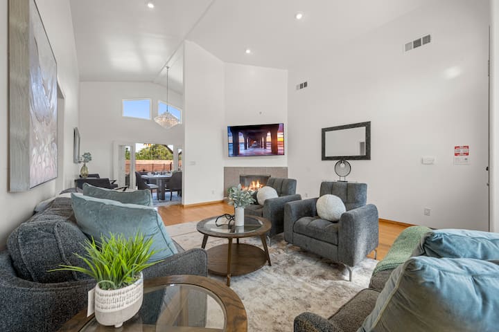 131 South of Blvd Upscale Area, Nice Home Pool-Spa