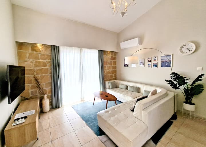 Large Comfortable 2 Bedroom Apartment 200mbps Wifi - Paphos