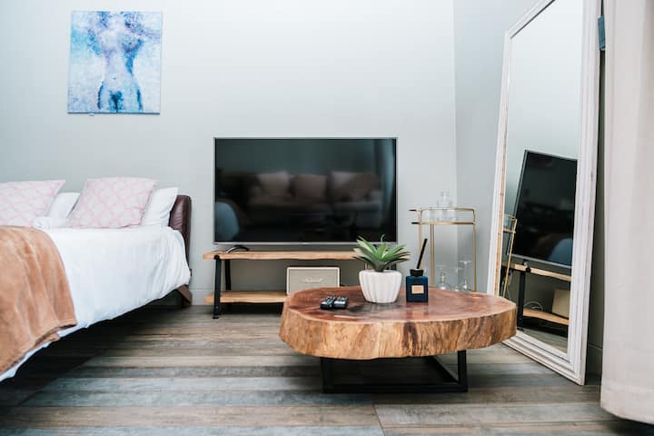 Urban Life Studio Joburg  (100% Power Back-up) - Johannesburg
