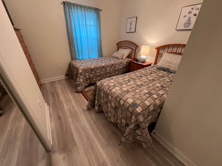 Segundo dormitorio con TV inteligente Roku