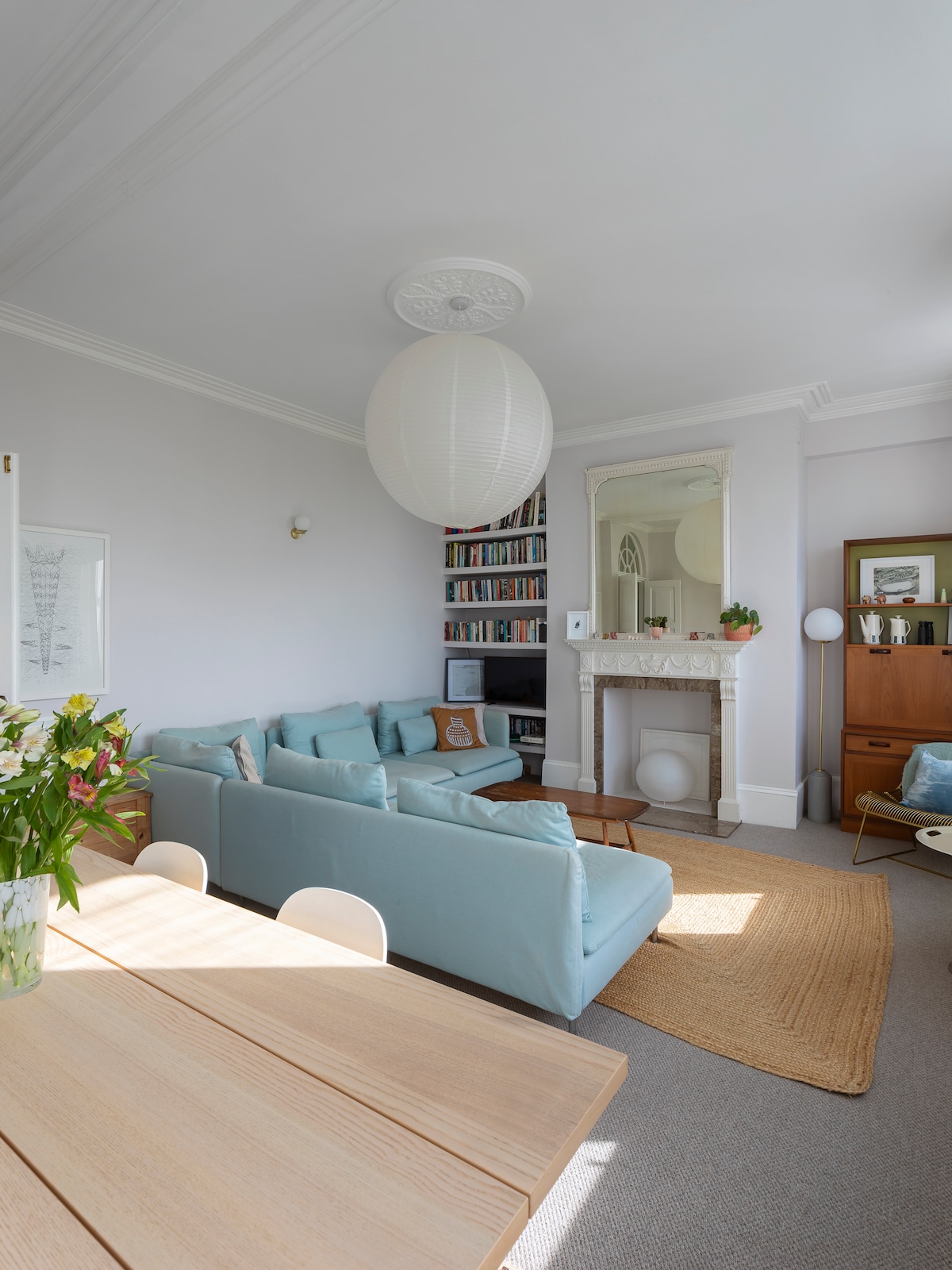 Popular Airbnb listing: Stunning sea views just steps from the beach in Manston