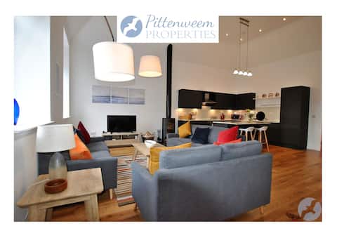 Academy Apartment Anstruther- stunning luxury home