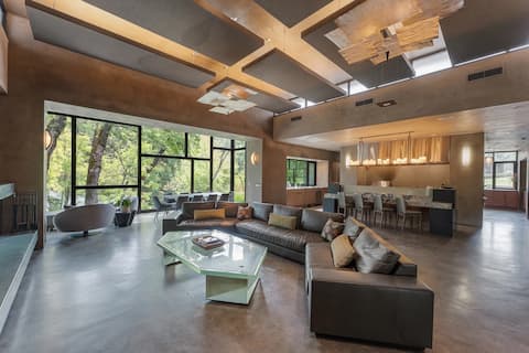 Luxury Waterfront w/ HotTub Sauna Gym Chef Kitchen