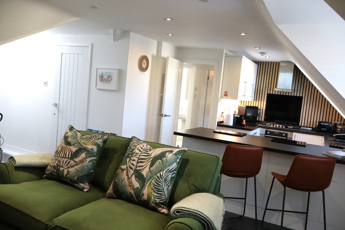 Top performing Airbnb: THE HIDEAWAY, Lymington, Milford on Sea,New Forest in Milford On Sea