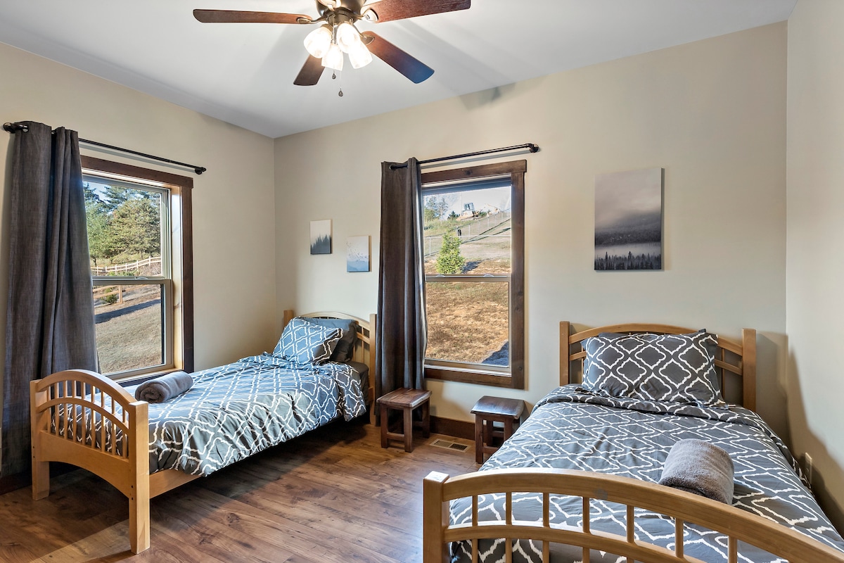 Troisième chambre au rez-de-chaussée - lits jumeaux.  