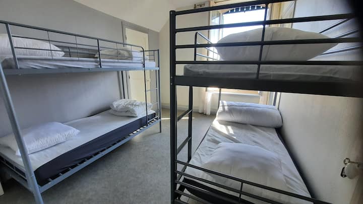 2 krevate marinarë x 90x190 me jastëkë dhe jastëkë