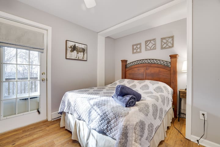 Queen bedroom #2 on the 1st floor