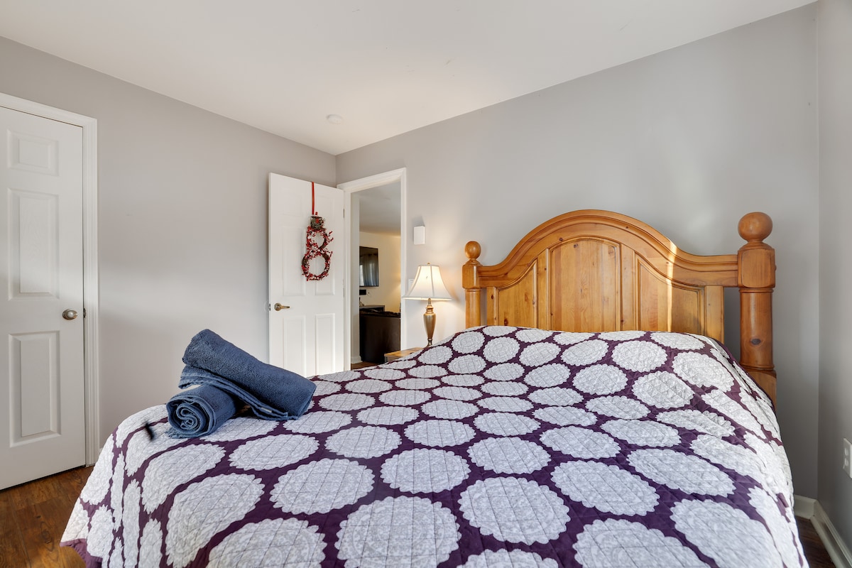 Queen bedroom #1 on the 1st floor