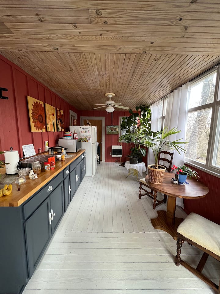 The Vagabond - 1882 Historic Home - Eureka Springs, AR