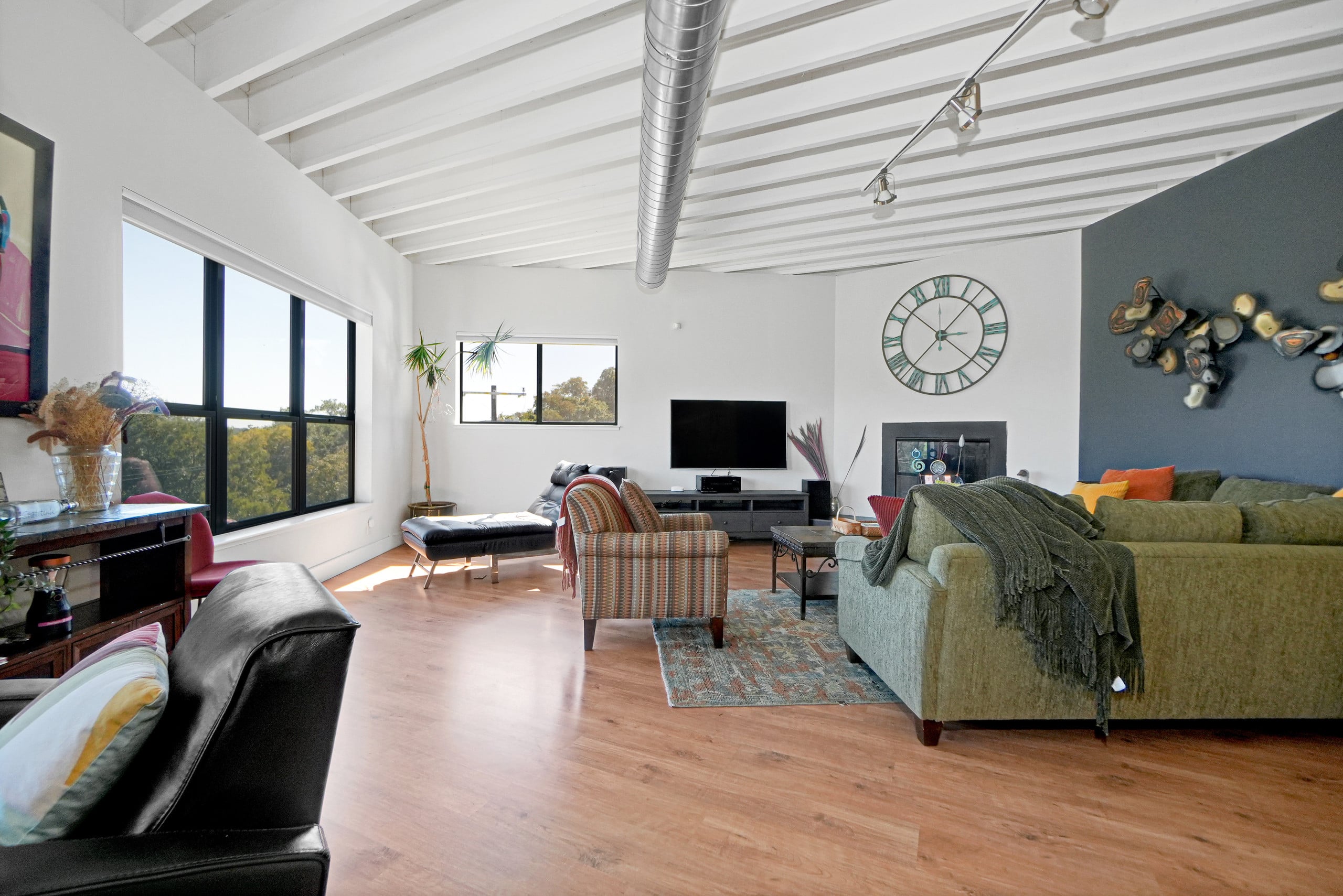 Enlightenment House Hillside Retreat with Views - Photo 10