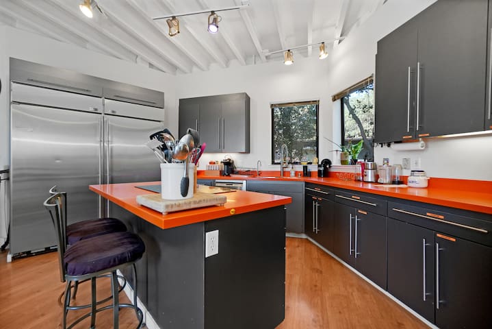 Enlightenment House in Magical Oakland Hills gallery image 4