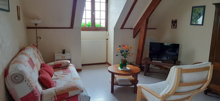 Studio à L'étage -Entrée Indépendante - Montrichard