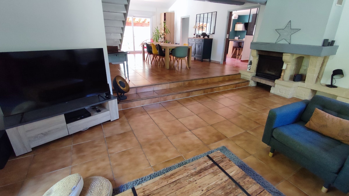 Propriété Airbnb réussie: Peaceful and serene villa on the heights of Nîmes. à Nîmes